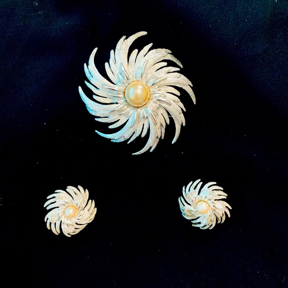 Sarah Coventry Jewelry - Vintage Sarah Coventry Brooch and Earrings Set